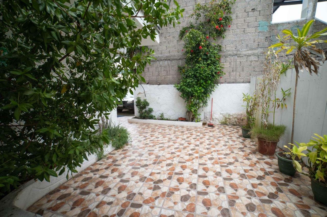 Hostal Estrella de Mar Puerto Ayora  Exterior foto